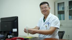 “最美医生”谭玉忠:肩负荣光与使命,攀登显微外科的医学高峰
