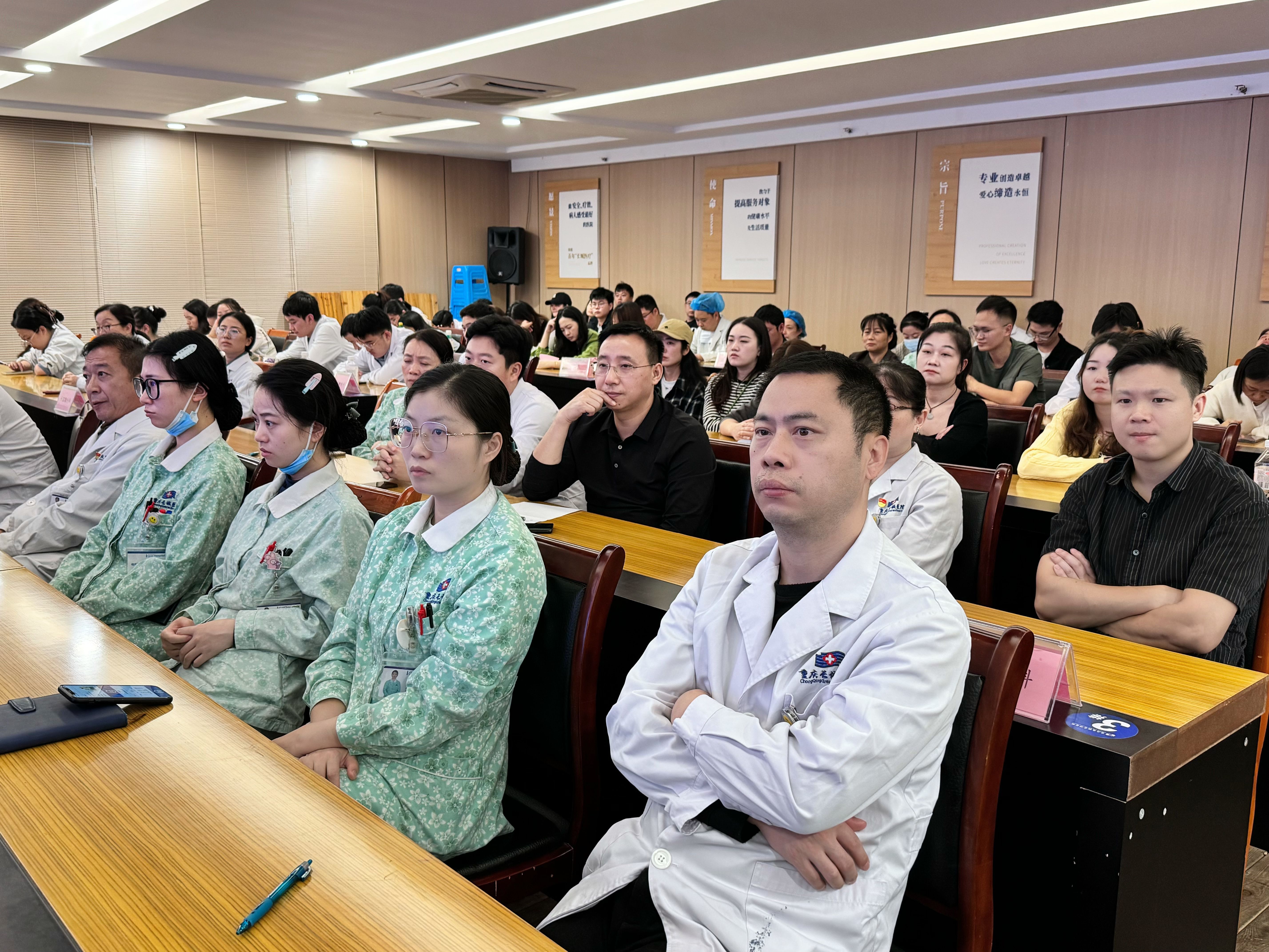 凝心聚力 守正创新丨重庆长城骨科医院第三季度员工大会